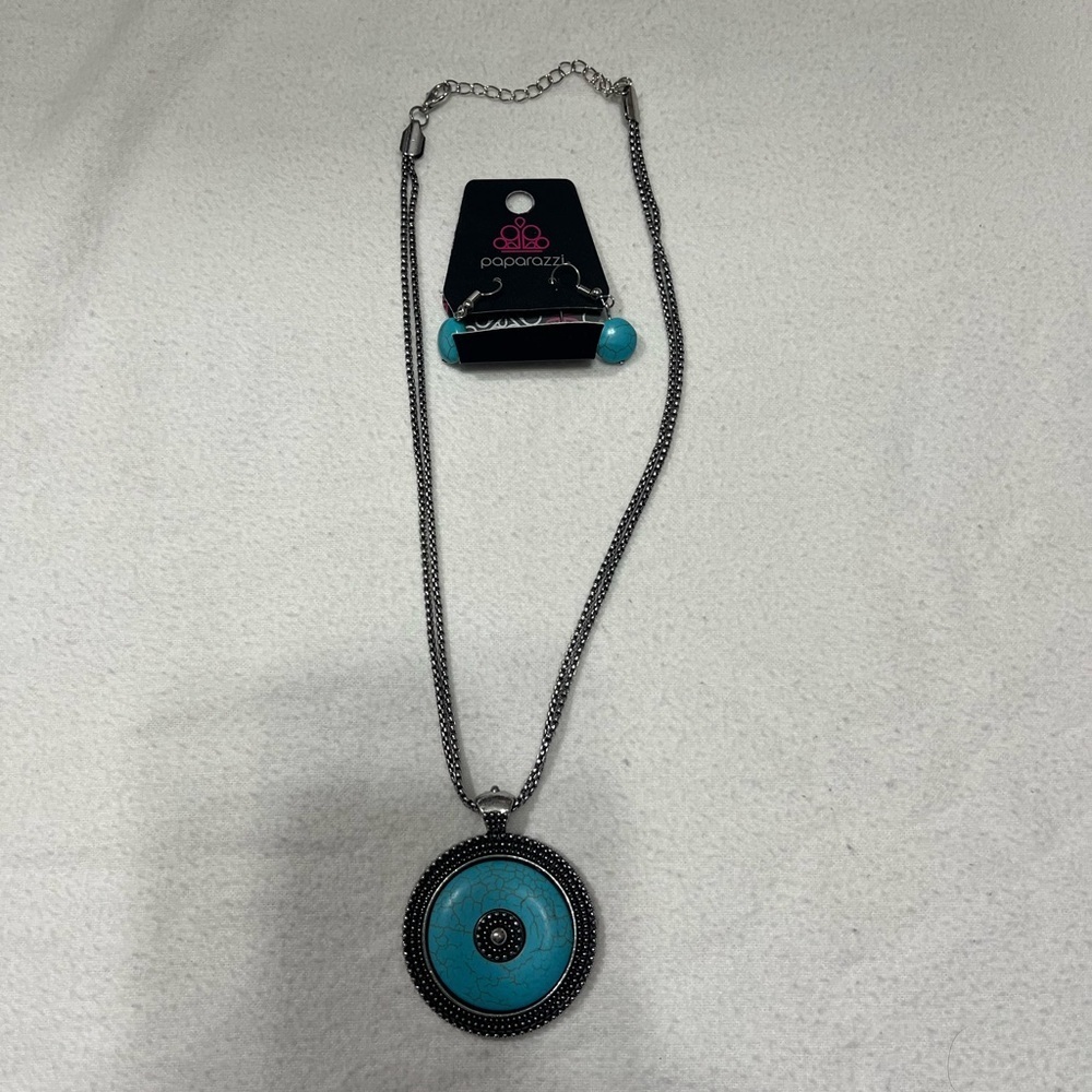 Paparazzi Teal Medallion Necklace Set